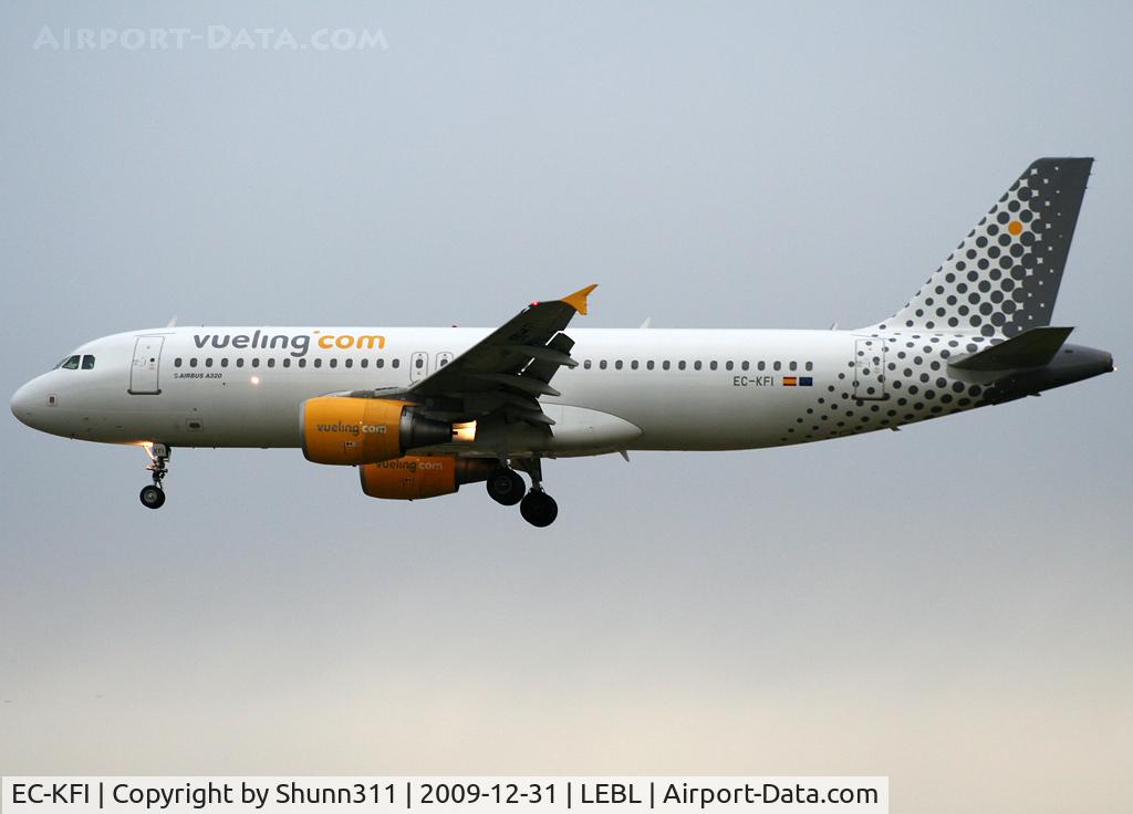 EC-KFI, 2007 Airbus A320-216 C/N 3174, Landing rwy 25R