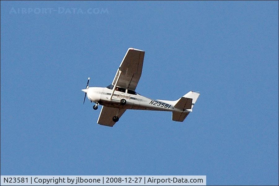 N23581, 1998 Cessna 172R C/N 17280595, N23581 in the air over Las Vegas, NV
