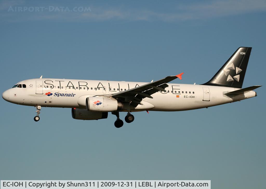 EC-IOH, 2003 Airbus A320-232 C/N 1998, Landing rwy 25R