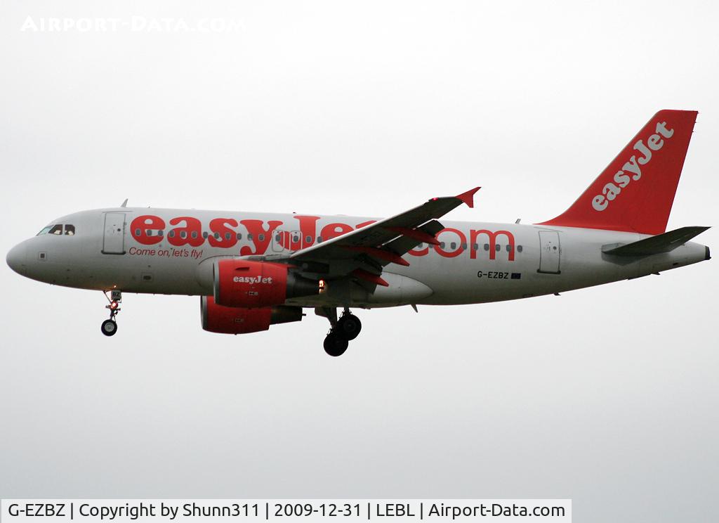 G-EZBZ, 2007 Airbus A319-111 C/N 3184, Landing rwy 25R