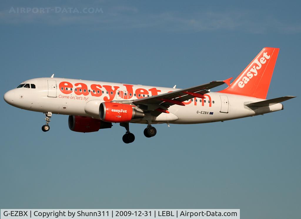G-EZBX, 2007 Airbus A319-111 C/N 3137, Landing rwy 25R
