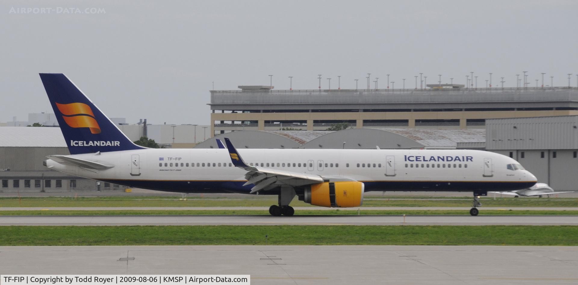TF-FIP, 2000 Boeing 757-208 C/N 30423, LANDING AT MSP