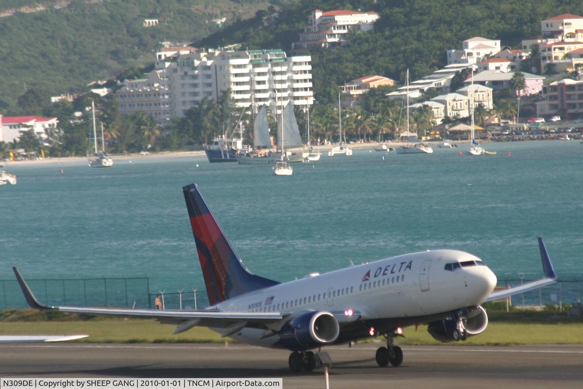 N309DE, 2009 Boeing 737-732 C/N 29634, Delta N309DE departing TNCM on runway 28