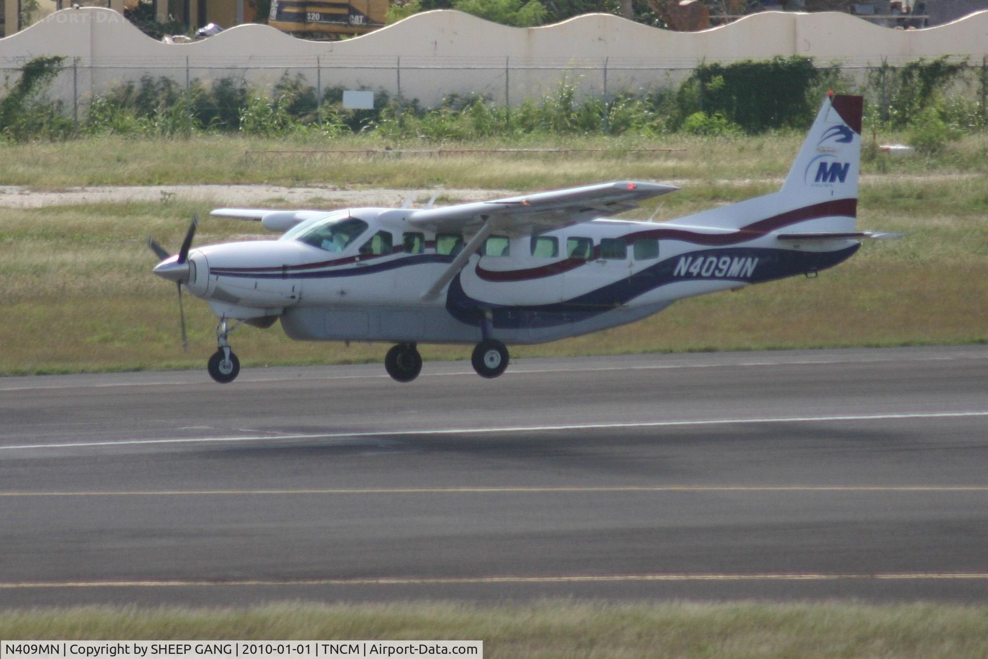 N409MN, 2000 Cessna 208B C/N 208B0846, N409MN Landing at TNCM