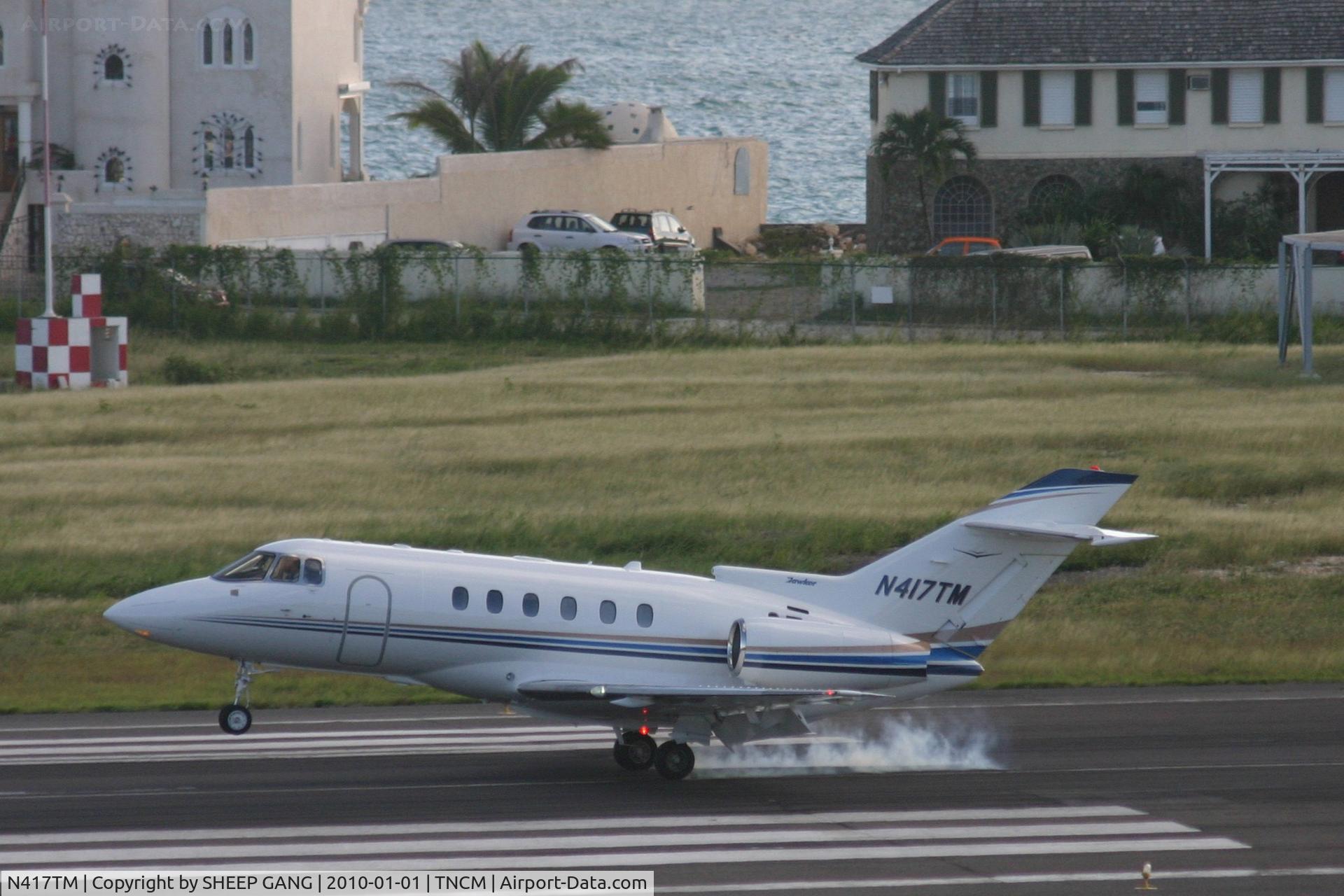 N417TM, 2004 Raytheon Hawker 800XP C/N 258657, N417TM landing at TNCM runway 10