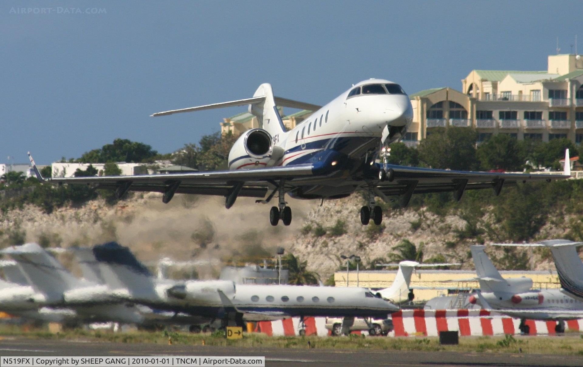 N519FX, 2005 Bombardier Challenger 300 (BD-100-1A10) C/N 20055, N519FX departing TNCM on runway 10