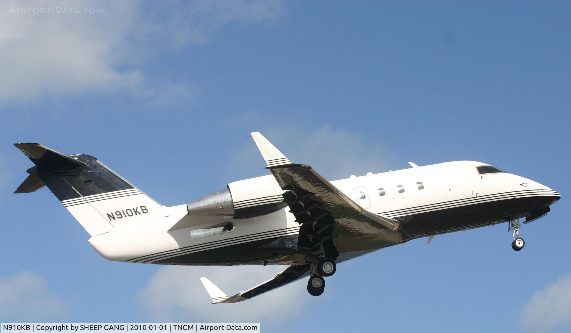 N910KB, 1983 Canadair Challenger 601 (CL-600-2A12) C/N 3007, N910KB departing TNCM