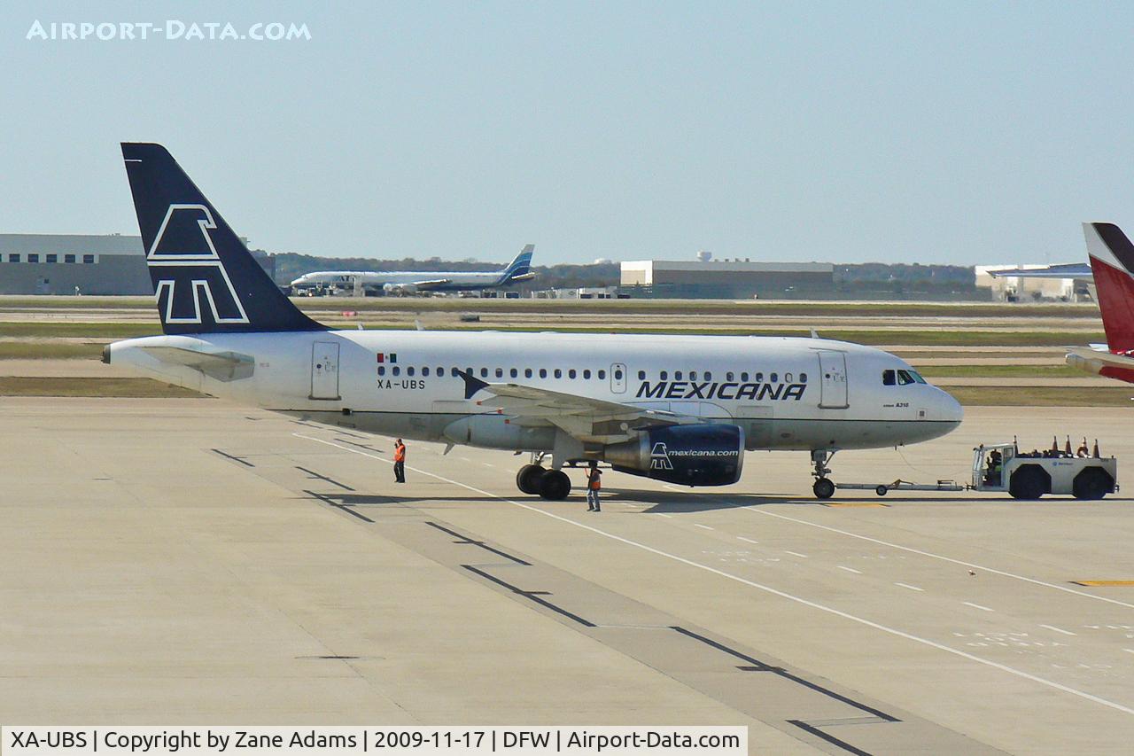 XA-UBS, 2004 Airbus A318-111 C/N 2358, At DFW Airport