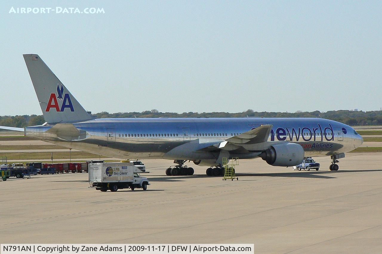 N791AN, 2000 Boeing 777-223/ER C/N 30254, At DFW Airport