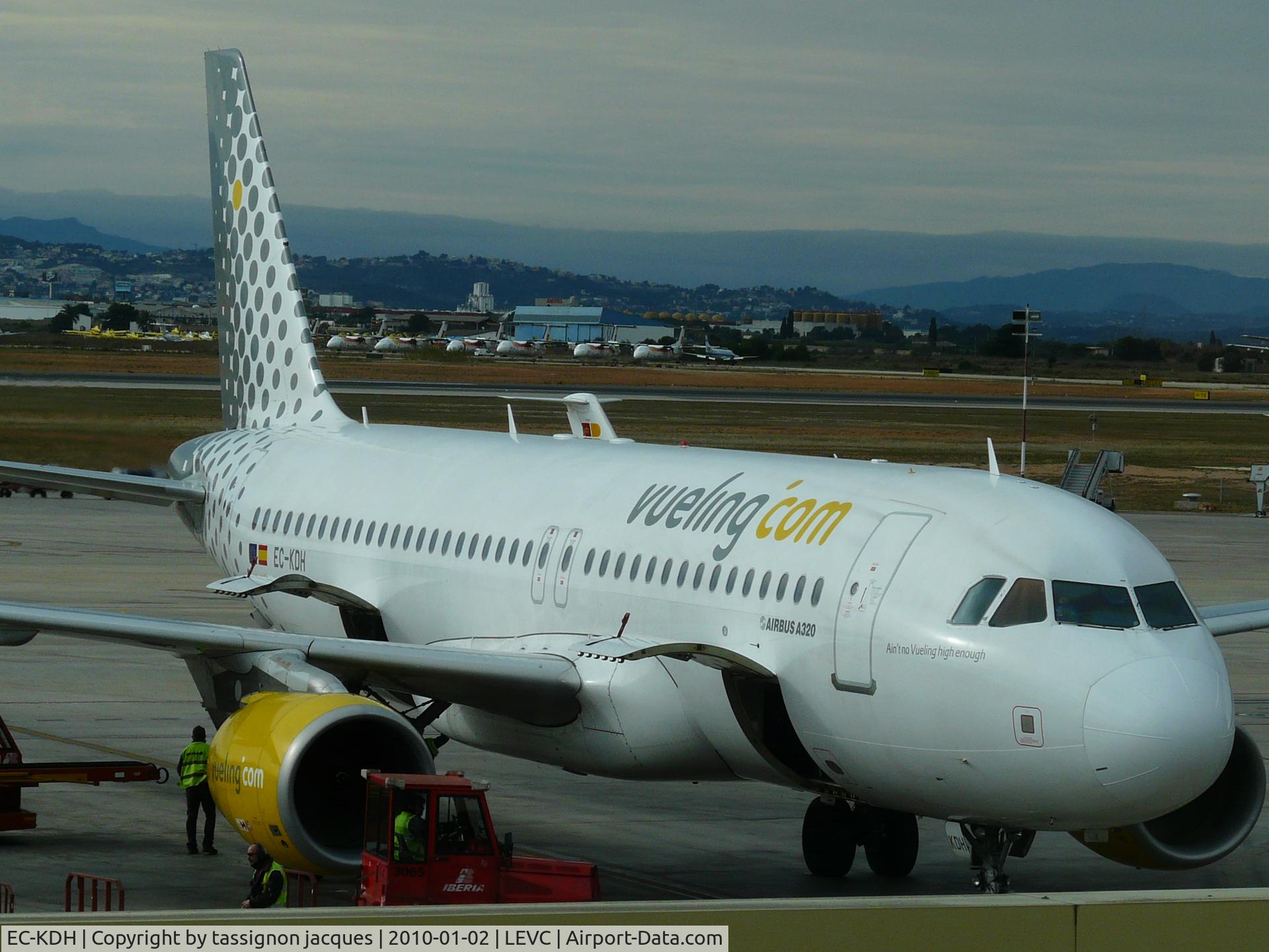 EC-KDH, 2007 Airbus A320-214 C/N 3083, Vueling Airbus preparing flight Valencia - Brussels