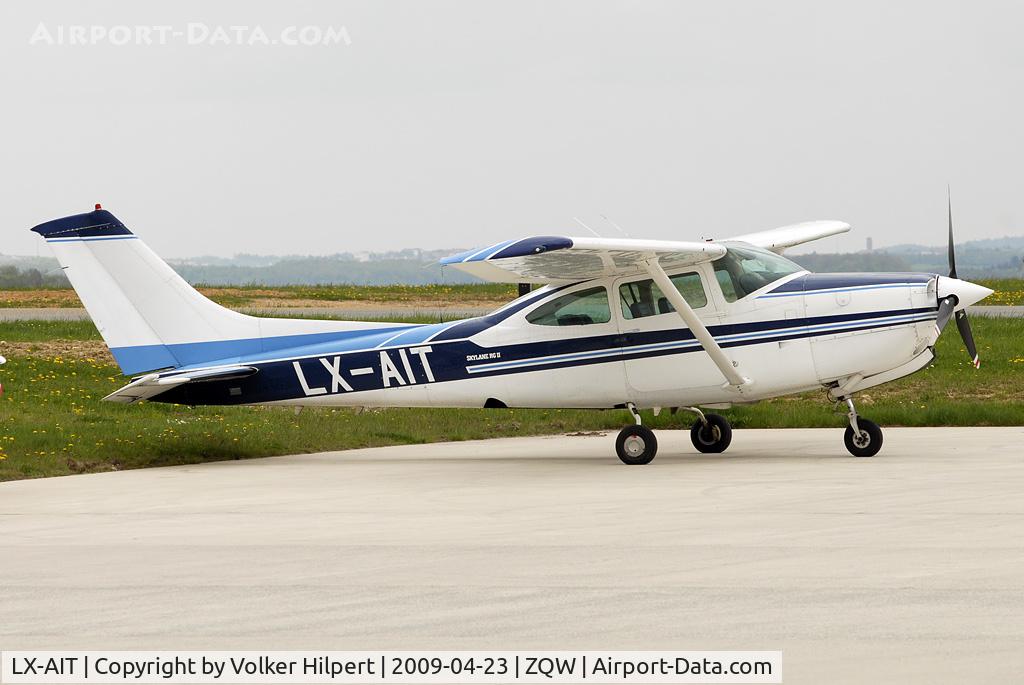 LX-AIT, Cessna TR182 Turbo Skylane RG Turbo Skylane RG C/N R18201415, 182 Skylane RG II