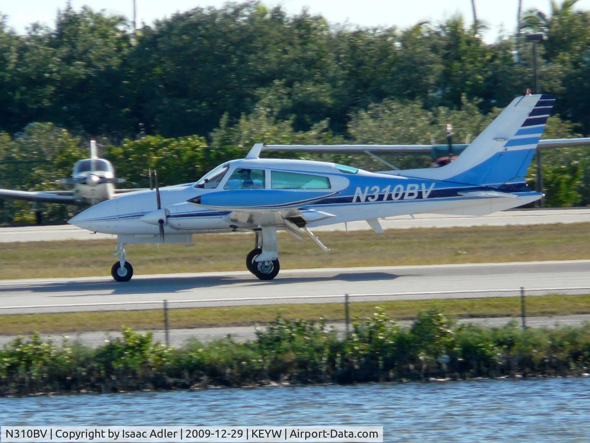 N310BV, 1974 Cessna 310R C/N 310R0099, Leaving