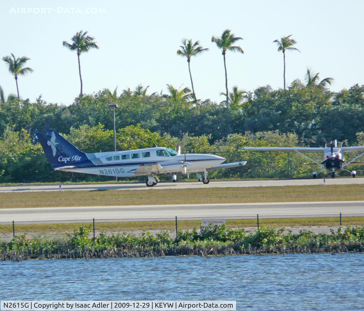N2615G, 1979 Cessna 402C C/N 402C0101, Taxiing to the active