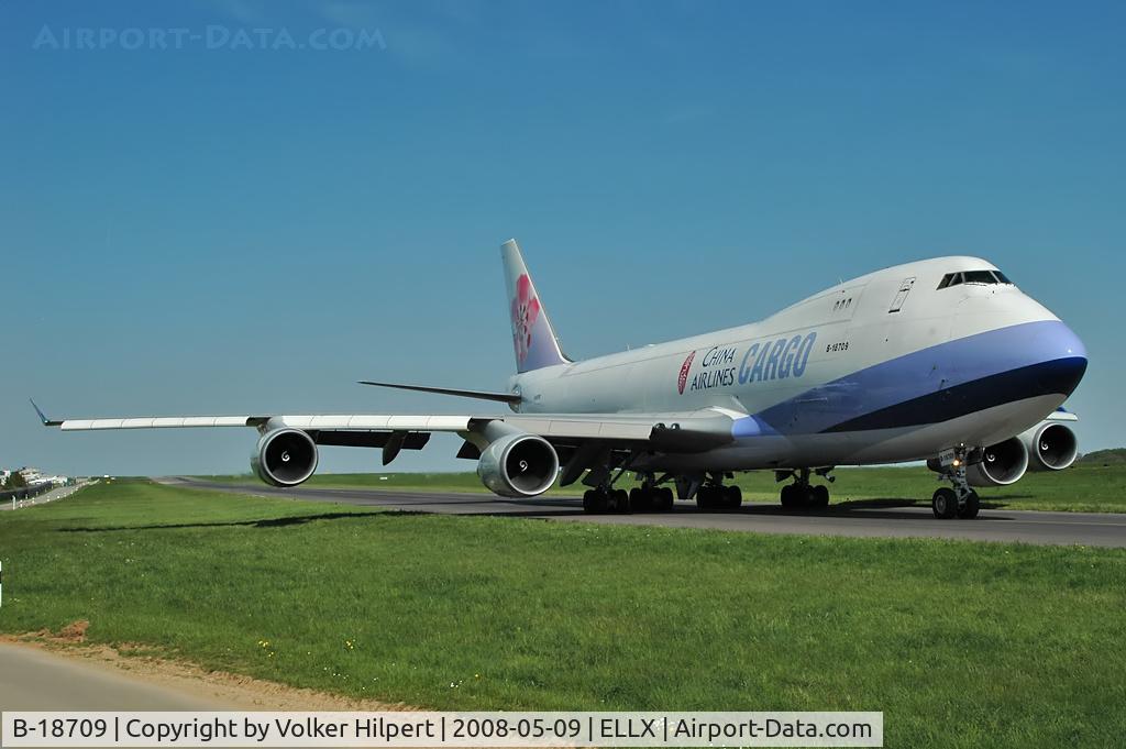 B-18709, 2002 Boeing 747-409F/SCD C/N 30766, at lux