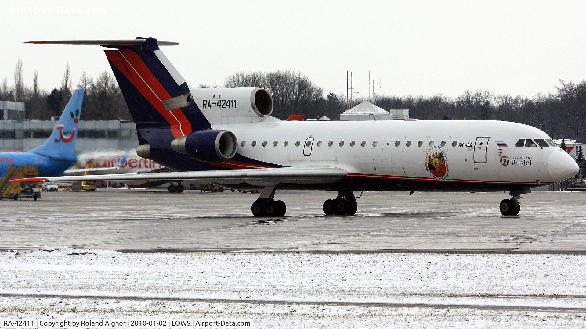 RA-42411, 1992 Yakovlev Yak-42D C/N 4520421219043, .