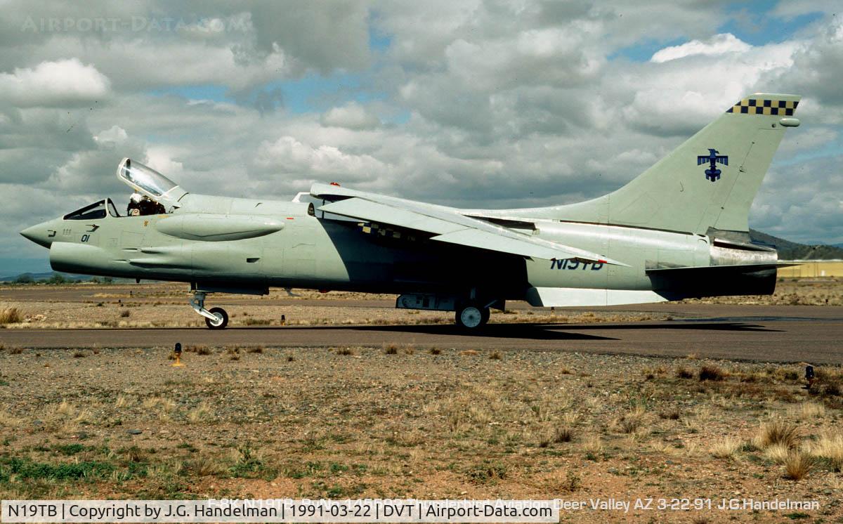 N19TB, Vought F-8A Crusader C/N A35-17, taxi for take off