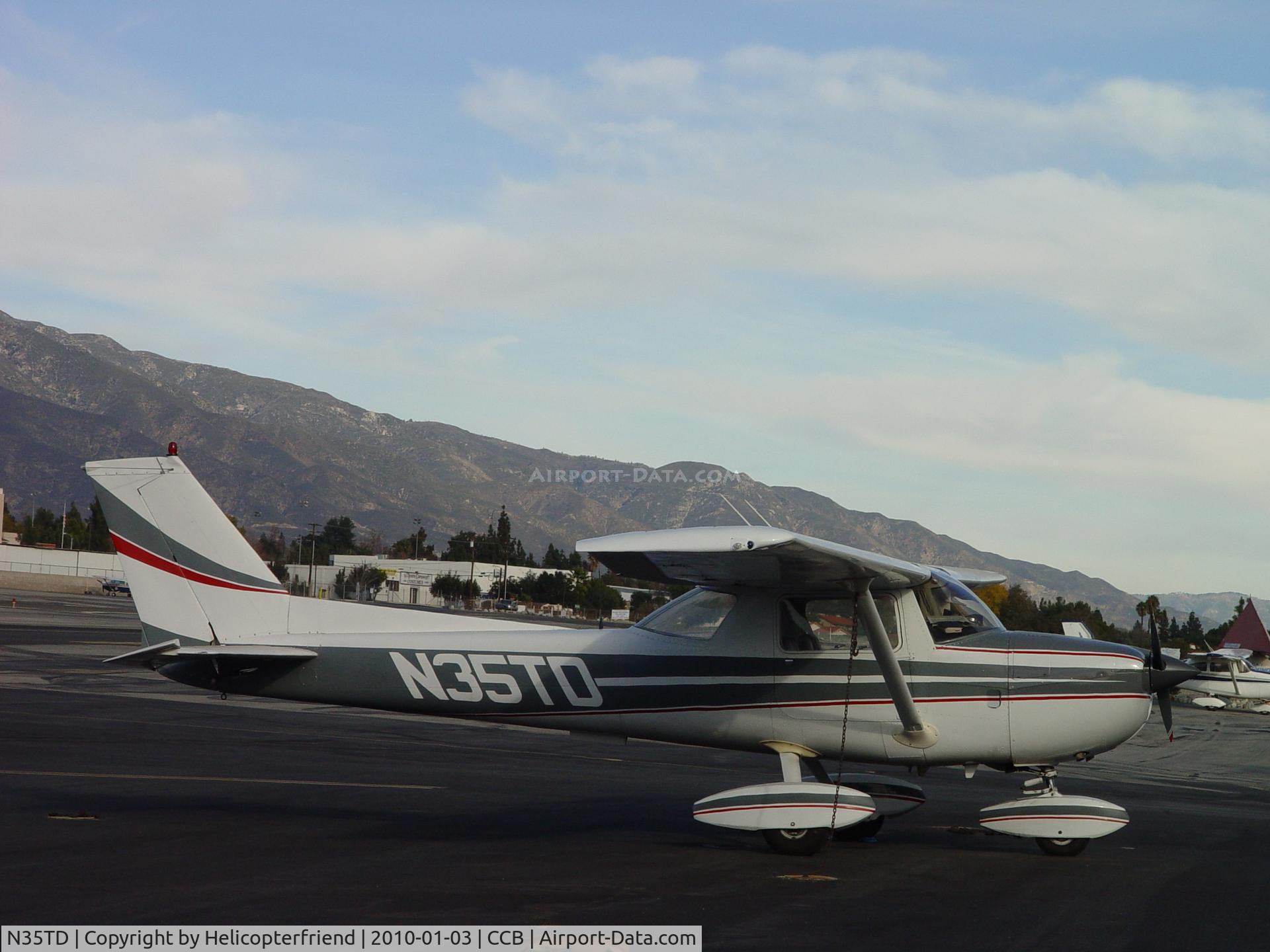 N35TD, 1971 Cessna 150L C/N 15073101, Parked at Cable