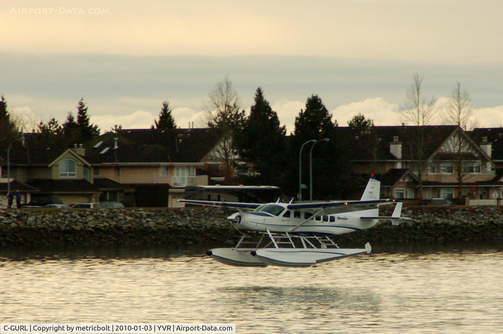 C-GURL, 2008 Cessna 208 Caravan I C/N 20800501, landing on the Fraser River on a cold Jan. afternoon