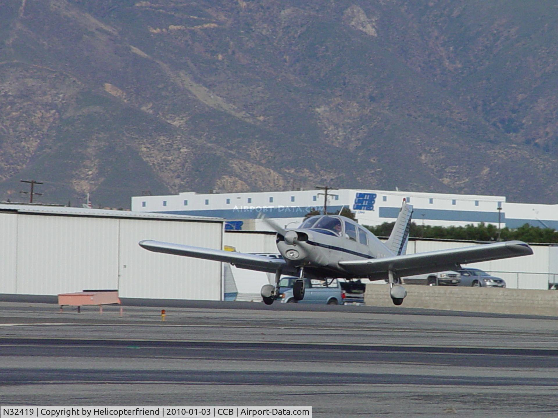 N32419, 1974 Piper PA-28-140 Cherokee Cruiser C/N 28-7525064, Touching down on runway 24