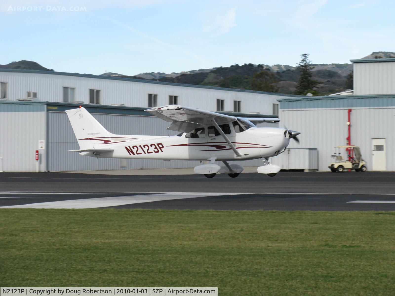 N2123P, 2005 Cessna 172S C/N 172S10000, 2005 Cessna 172S SKYHAWK SP II, Lycoming IO-360-L2A 180 Hp, flaps landing Rwy 04