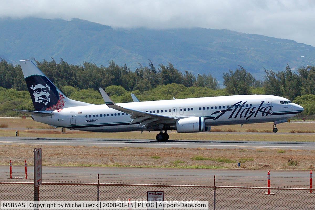 N585AS, 2007 Boeing 737-890 C/N 35683, At Maui