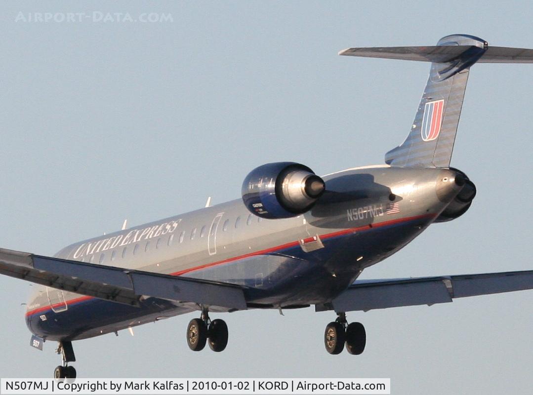 N507MJ, 2003 Bombardier CRJ-701 (CL-600-2C10) Regional Jet C/N 10017, Mesa Airlines/United Express CRJ7, ASH7117, arrives KORD RWY 28 from KCOS.