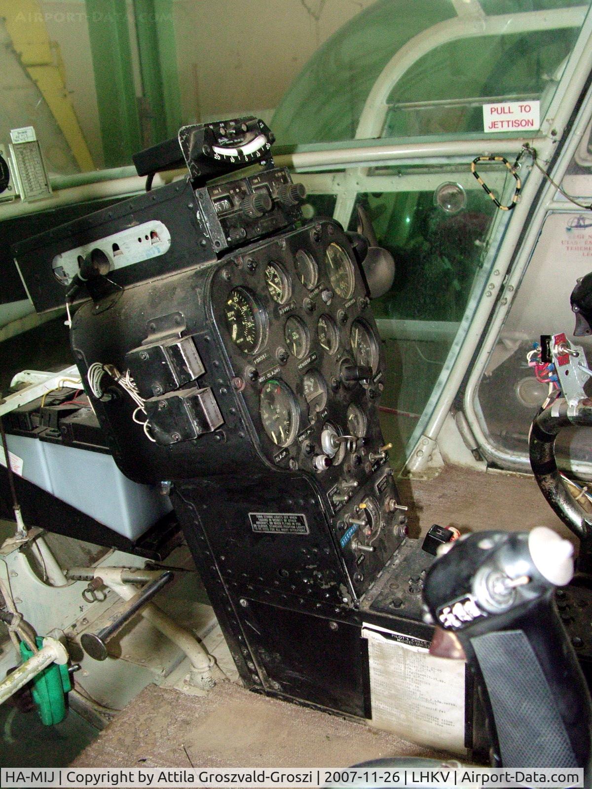 HA-MIJ, 1962 Hiller HT.2 C/N 2262, Hungary-Kaposújlak airport hangar - Cocpit