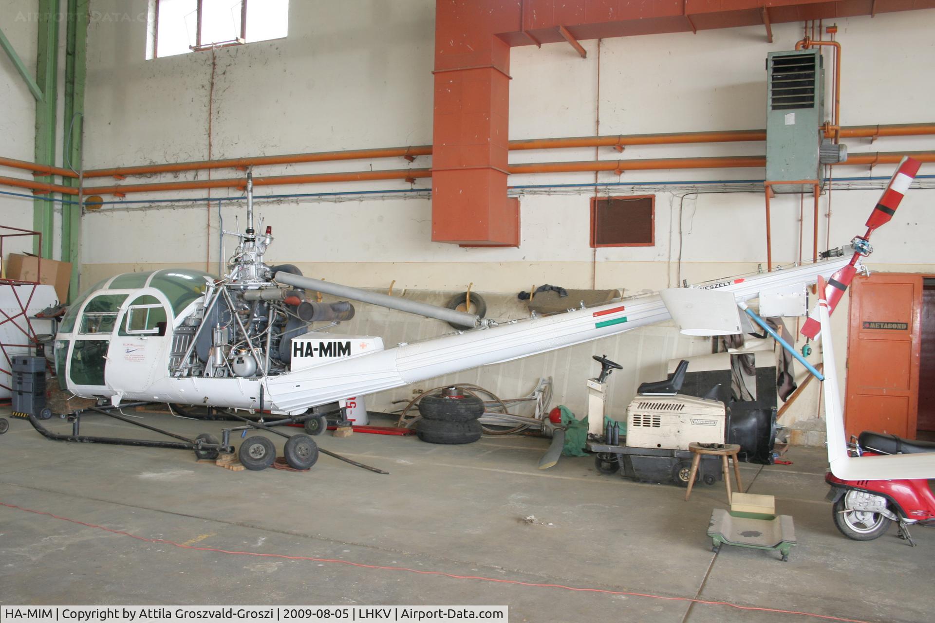 HA-MIM, 1964 Hiller UH-12E C/N 2315, Hungary-Kaposújlak airport hangar