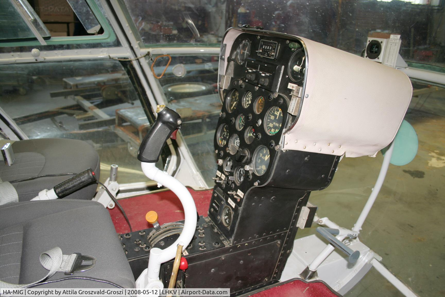 HA-MIG, 1959 Hiller UH-12D C/N 1145, Hungary-Kaposújlak airport hangar - Cocpit