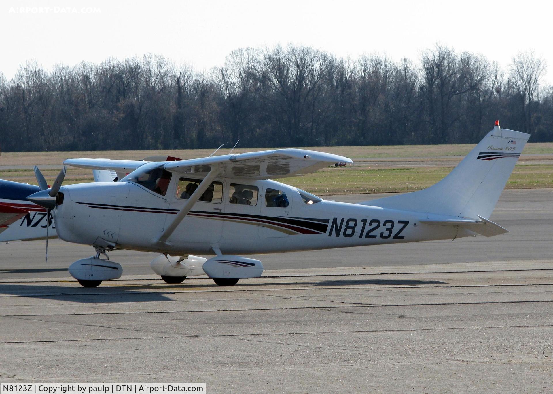 N8123Z, 1962 Cessna 210-5(205) C/N 205-0123, At Downtown Shreveport.