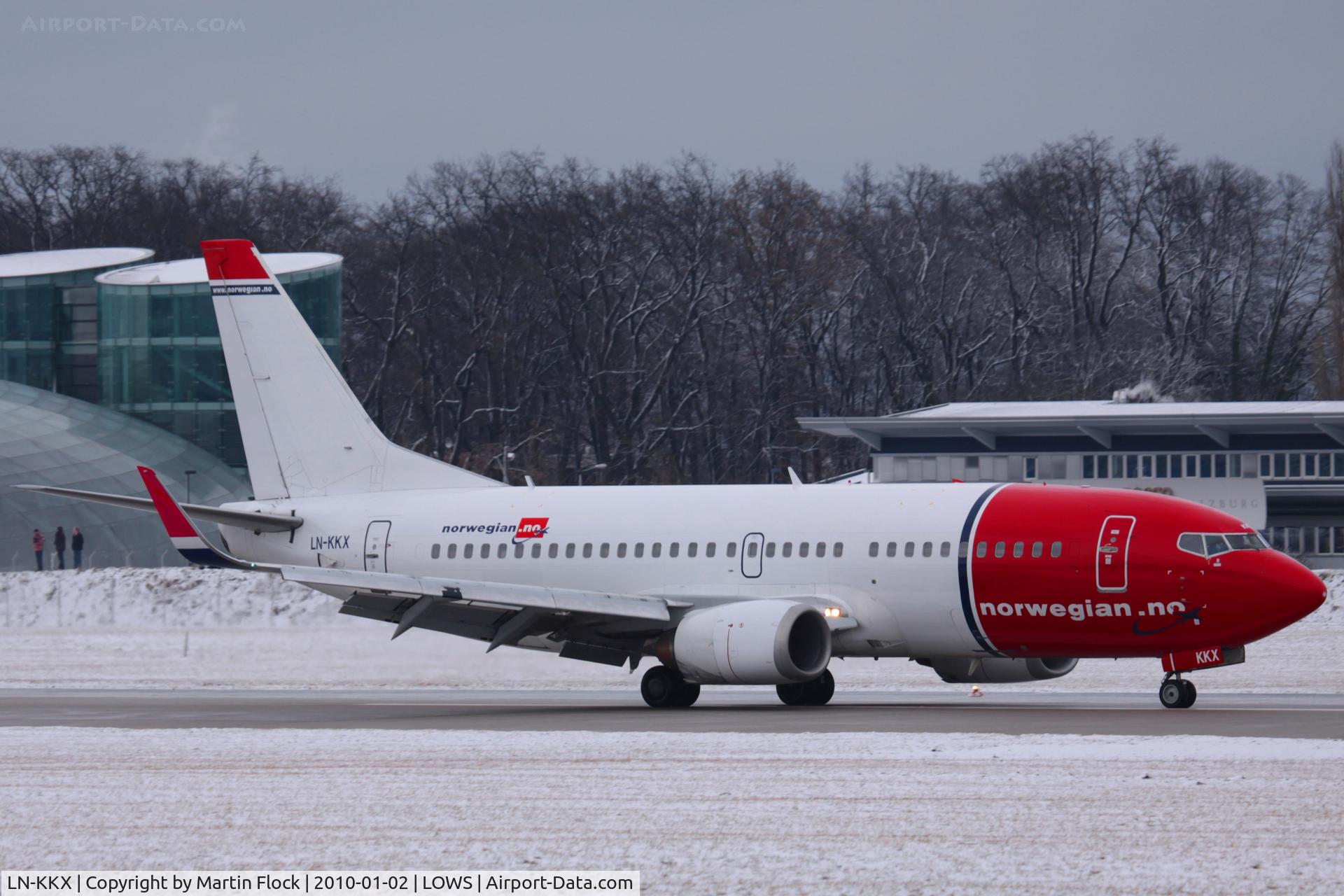 LN-KKX, 1998 Boeing 737-33S C/N 29072, .