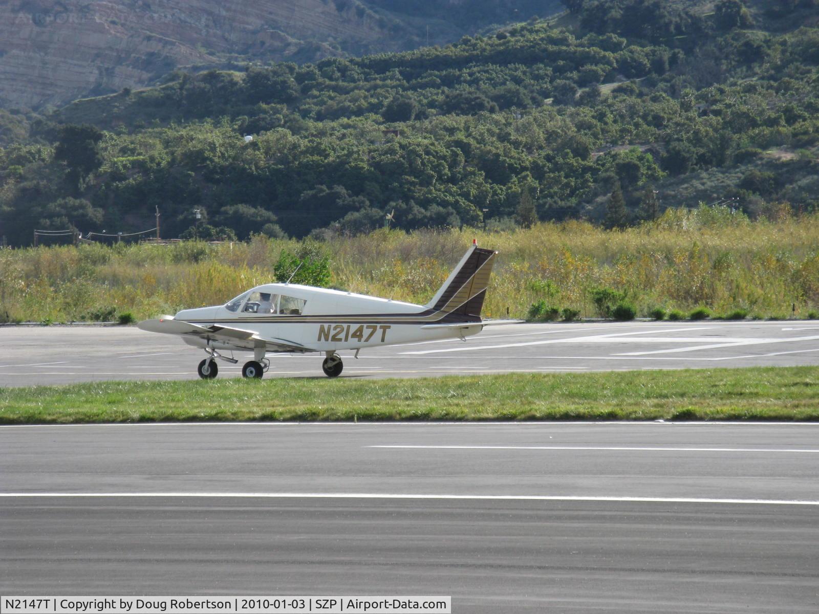 N2147T, 1971 Piper PA-28-140 C/N 28-7125547, 1971 Piper PA-28-140, Lycoming O-320-E2A 150 Hp, taxi to transient parking