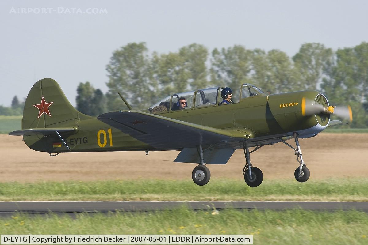 D-EYTG, 1957 Yakovlev Yak-18A C/N 307, moments prior touchdown