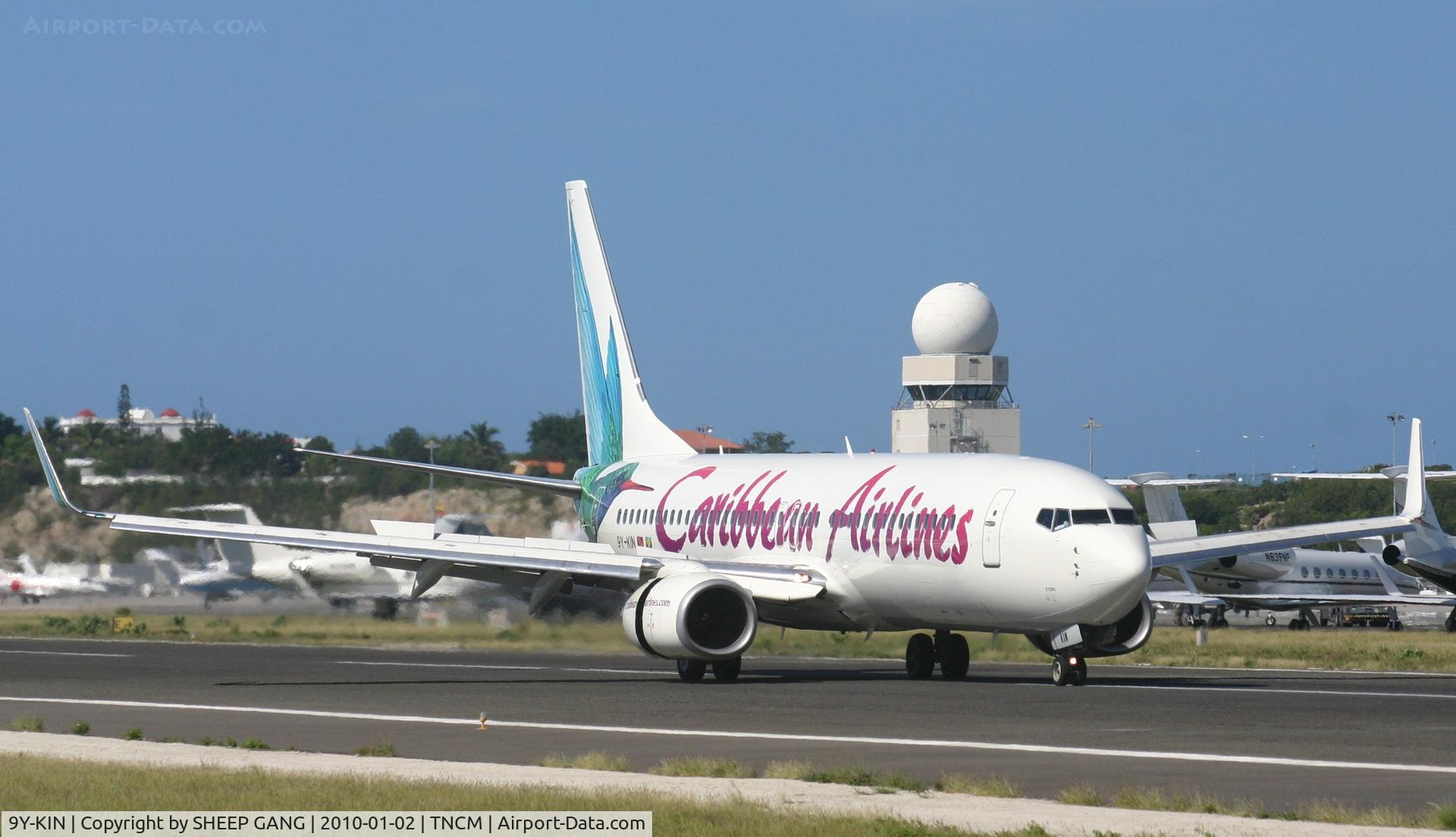 9Y-KIN, 2000 Boeing 737-8Q8 C/N 28234, Caribbean airlines 9Y-KIN ladning at TNCM
