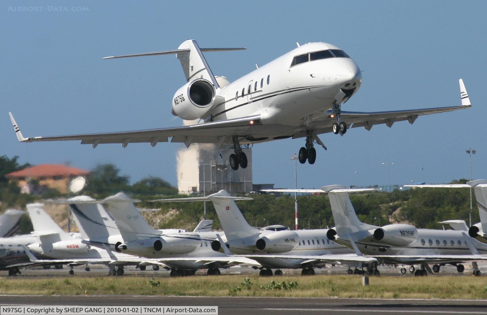 N97SG, 1986 Canadair Challenger 601 (CL-600-2A12) C/N 3051, N97SG departing TNCM runway 10