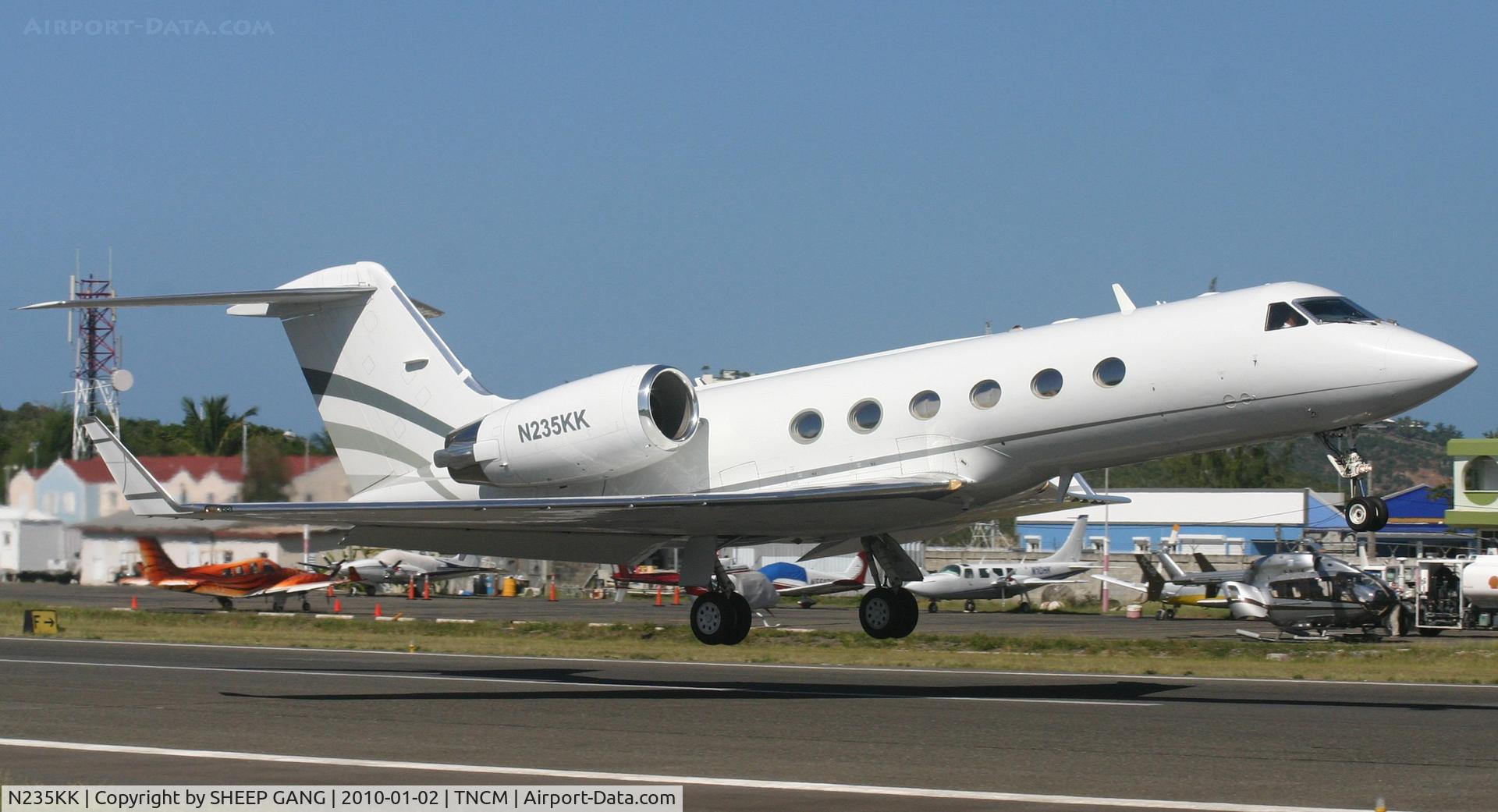 N235KK, 2001 Gulfstream Aerospace G-IV C/N 1458, N235KK departing TNCM runway 10