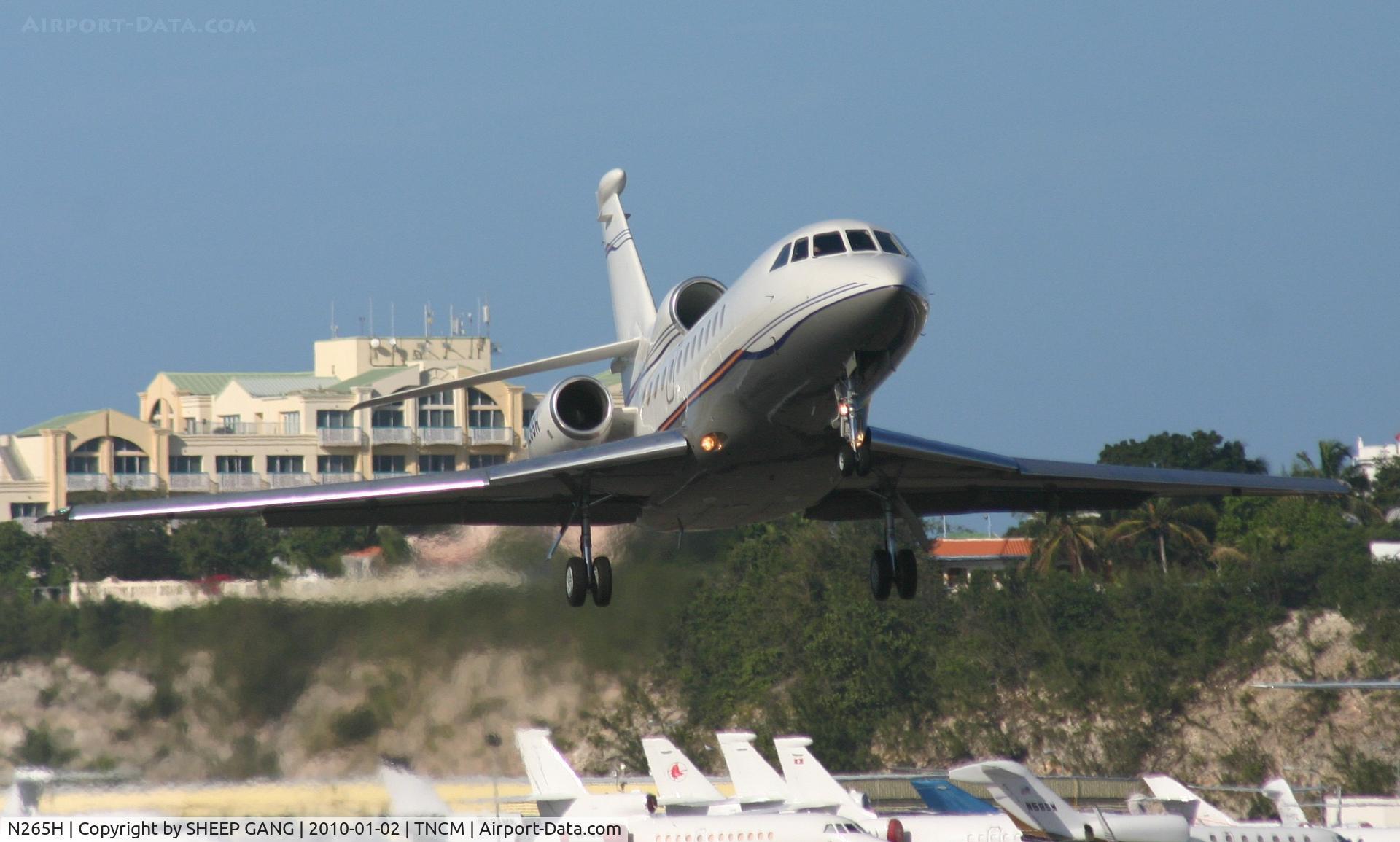 N265H, 2004 Dassault Falcon 900EX C/N 139, N265H departing TNCM