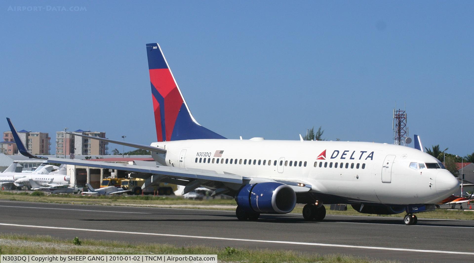 N303DQ, 2008 Boeing 737-732 C/N 29688, N303DQ just landed at TNCM