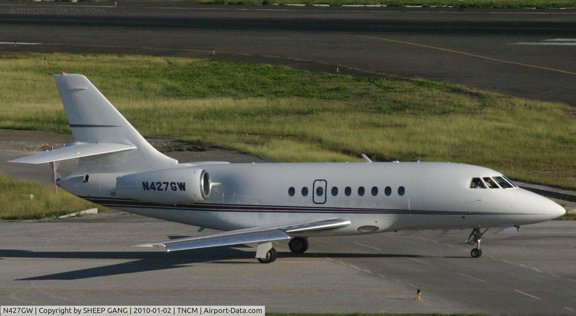 N427GW, 1995 Dassault Falcon 2000 C/N 20, N427GW taxing to the holding point alpha for take off