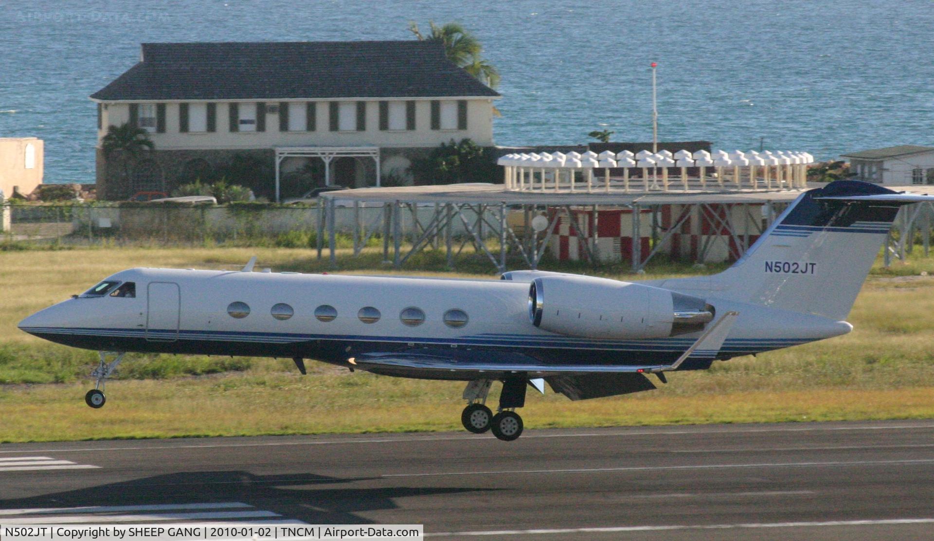 N502JT, 1993 Gulfstream Aerospace G-IV C/N 1212, N502JT landing at TNCM