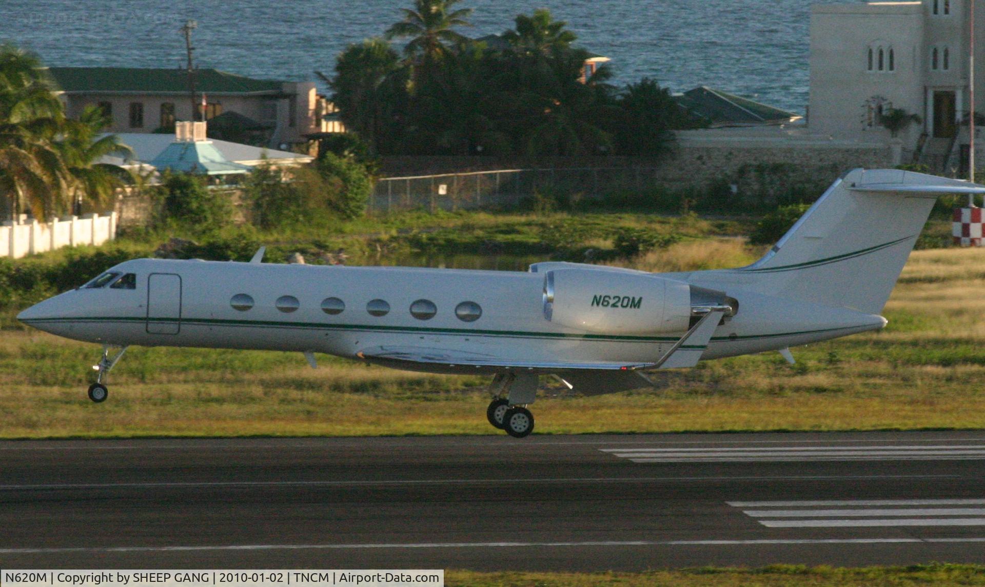 N620M, 2002 Gulfstream Aerospace G-IV C/N 1473, N620M landing at TNCM