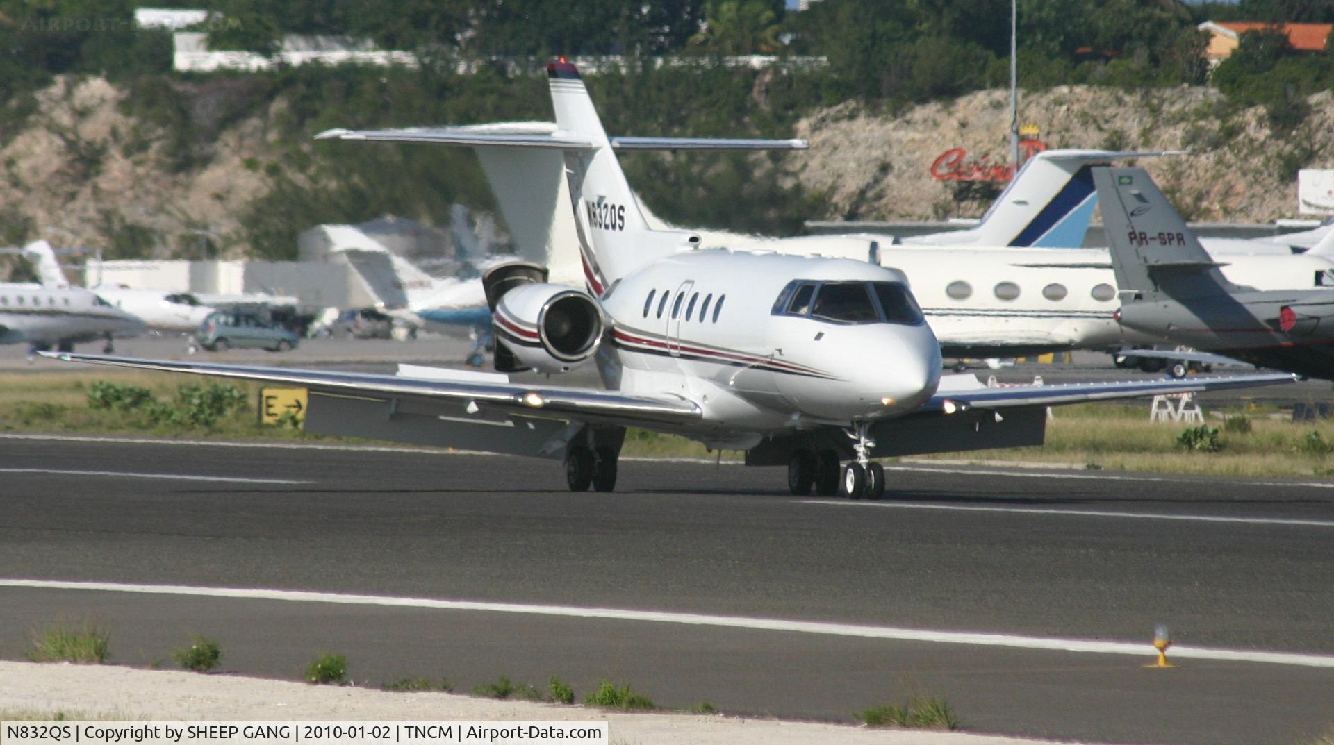N832QS, 2004 Raytheon Hawker 800XP C/N 258683, N832QS just landed at tncm