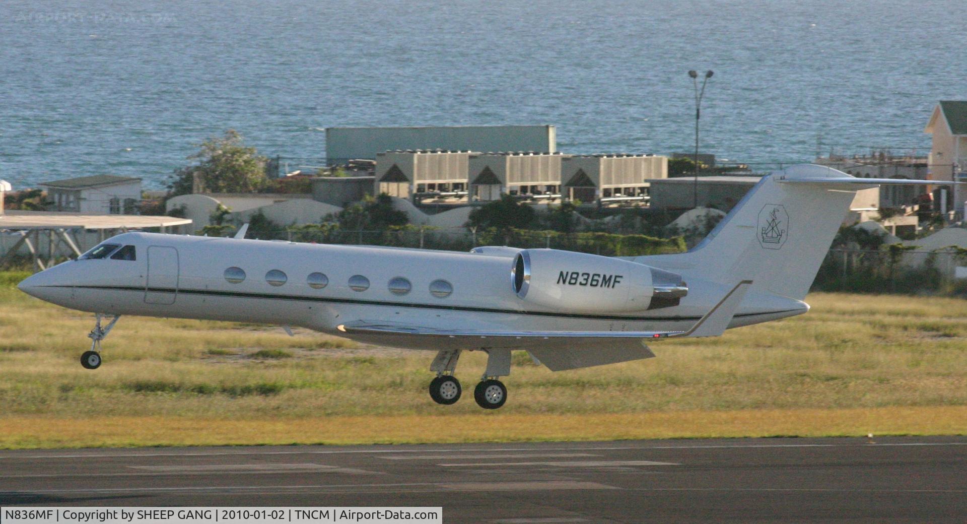 N836MF, 1987 Gulfstream Aerospace G-IV C/N 1012, N836MF landing at TNCM