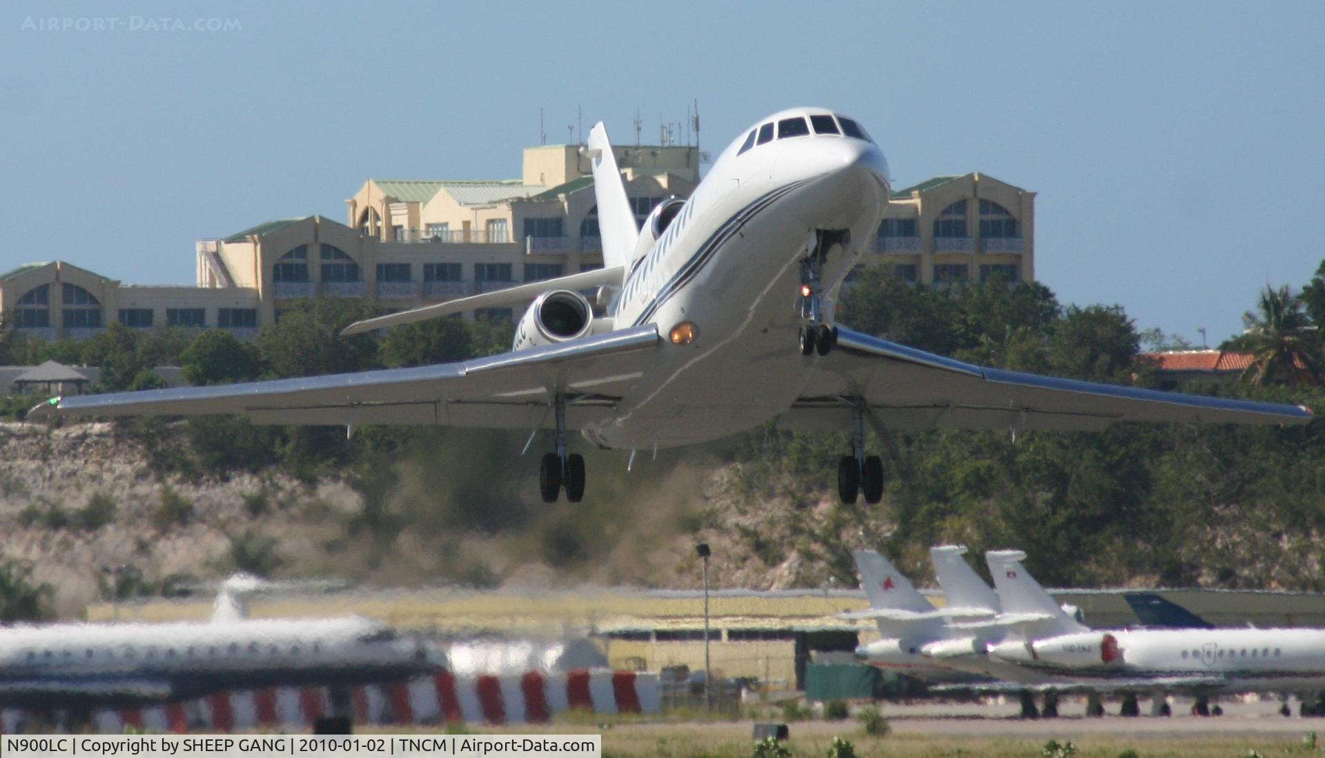 N900LC, 2000 Dassault Falcon 900 C/N 186, N900LC deprting TNCM