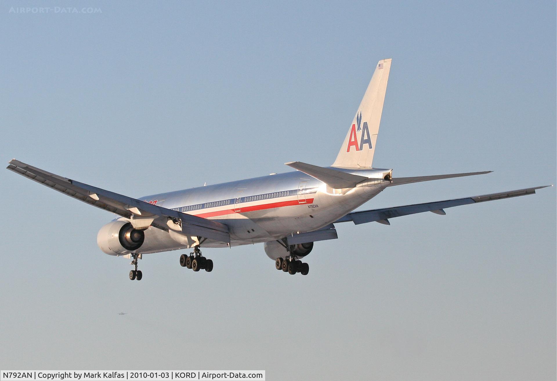 N792AN, 2000 Boeing 777-223 C/N 30253, American Airlines Boeing 777-223, AAL2350, arriving KORD RWY 28 from KDFW.