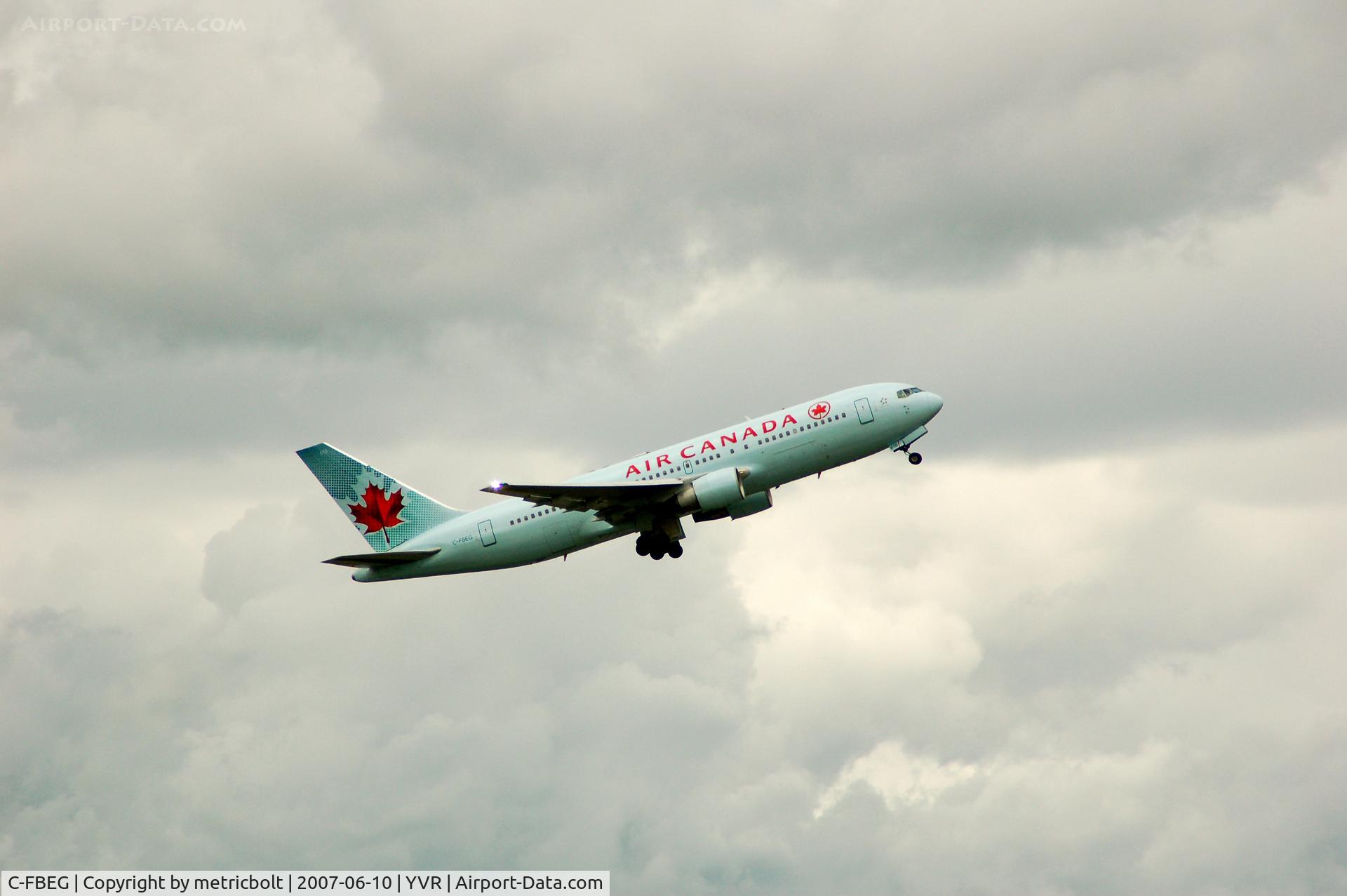 C-FBEG, 1989 Boeing 767-233/ER C/N 24324, takeoff from YVR