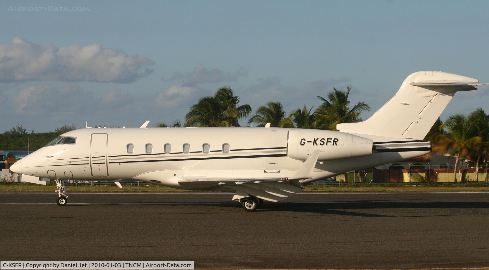 G-KSFR, 2008 Bombardier Challenger 300 (BD-100-1A10) C/N 20189, C-KSFR back tracking the active for parking on the main ramp