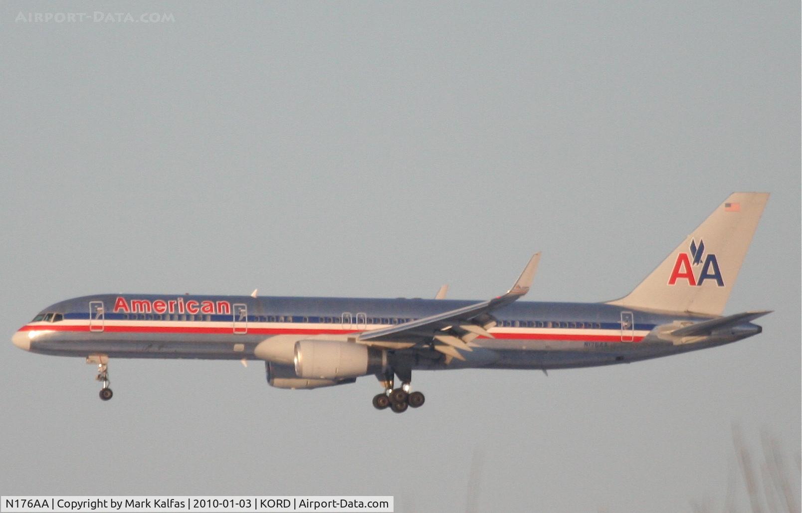 N176AA, 2001 Boeing 757-223 C/N 32395/994, American Airlines Boeing 757-223, AAL2318, arriving KORD RWY 27L from KHDN.