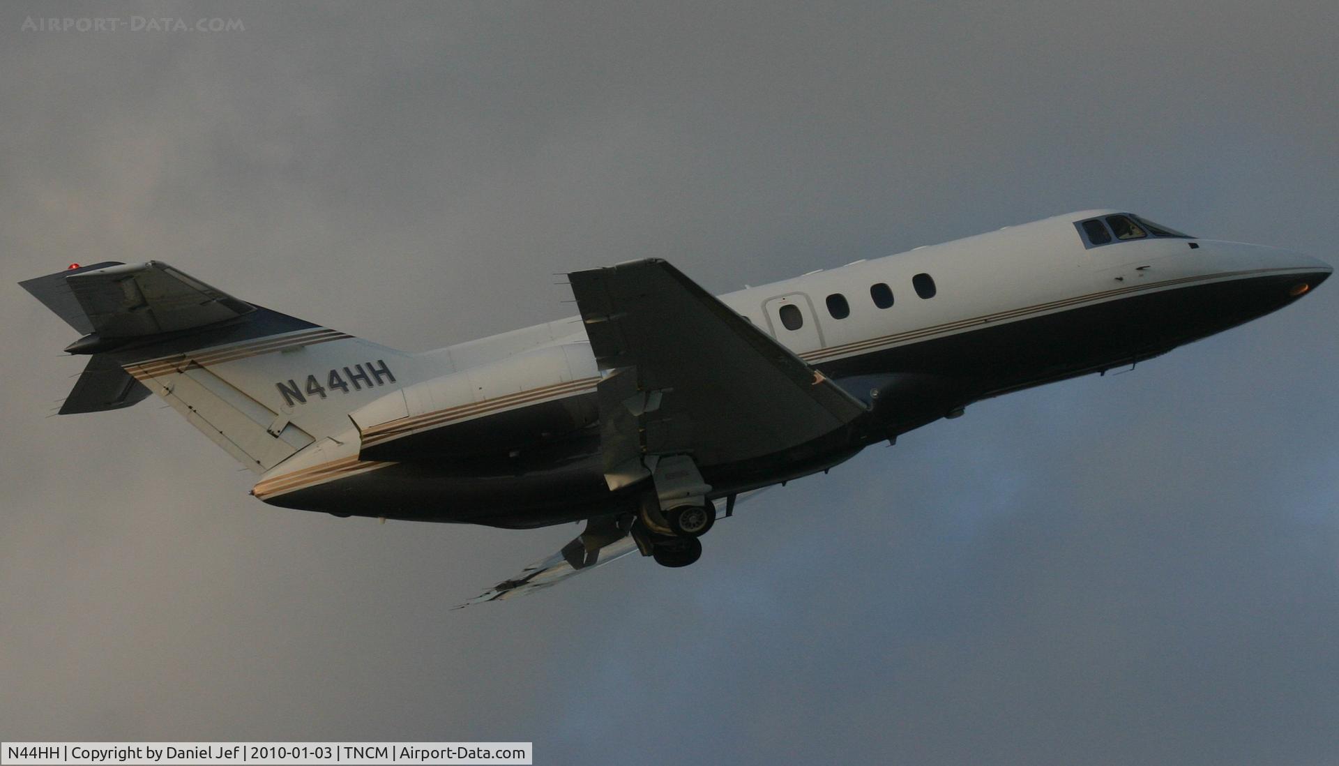N44HH, 1992 British Aerospace BAe.125 Series 800A C/N 258223, N44hh departing TNCM