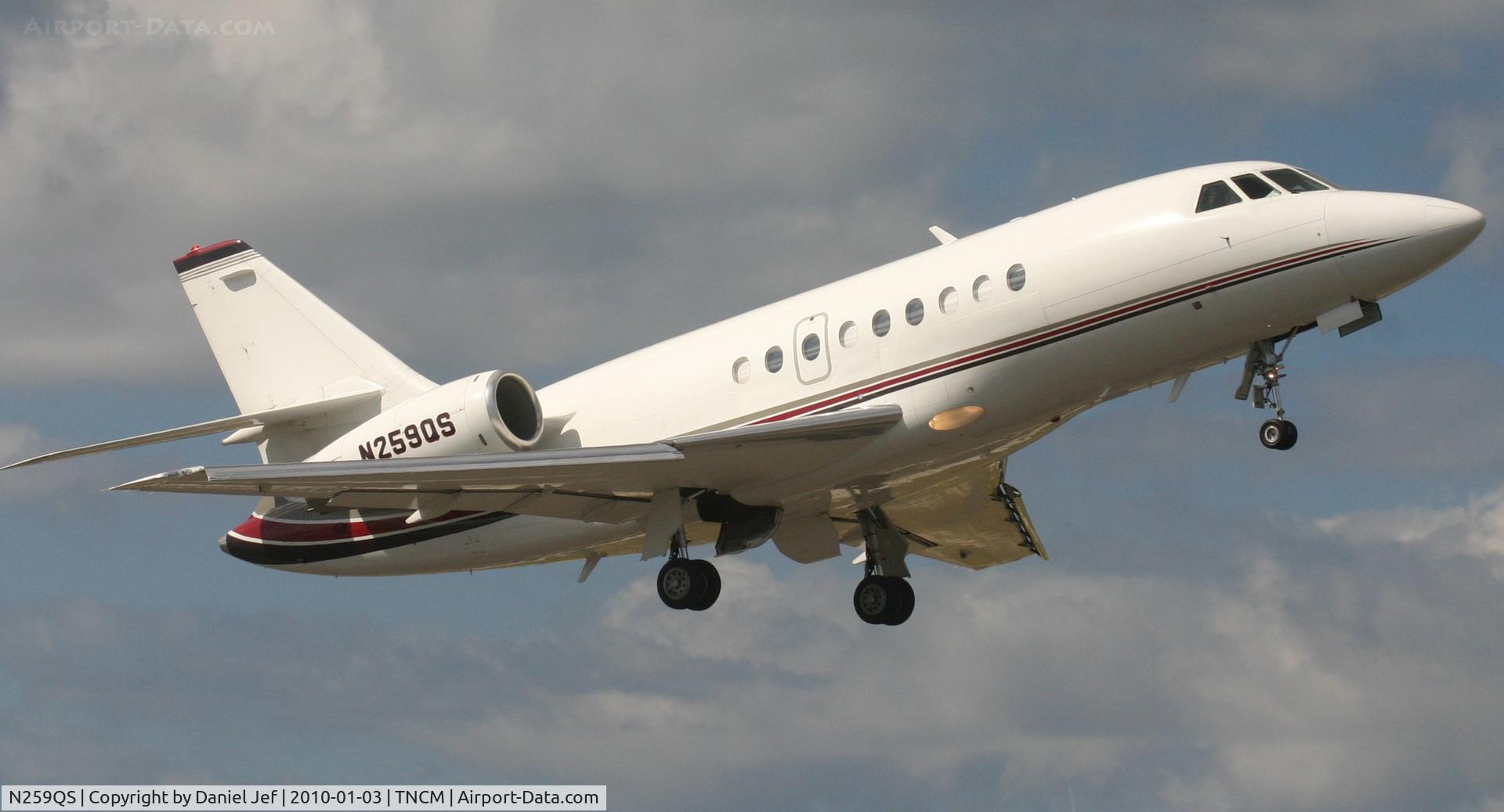 N259QS, 2001 Dassault Falcon 2000 C/N 159, N259QS departing TNCM